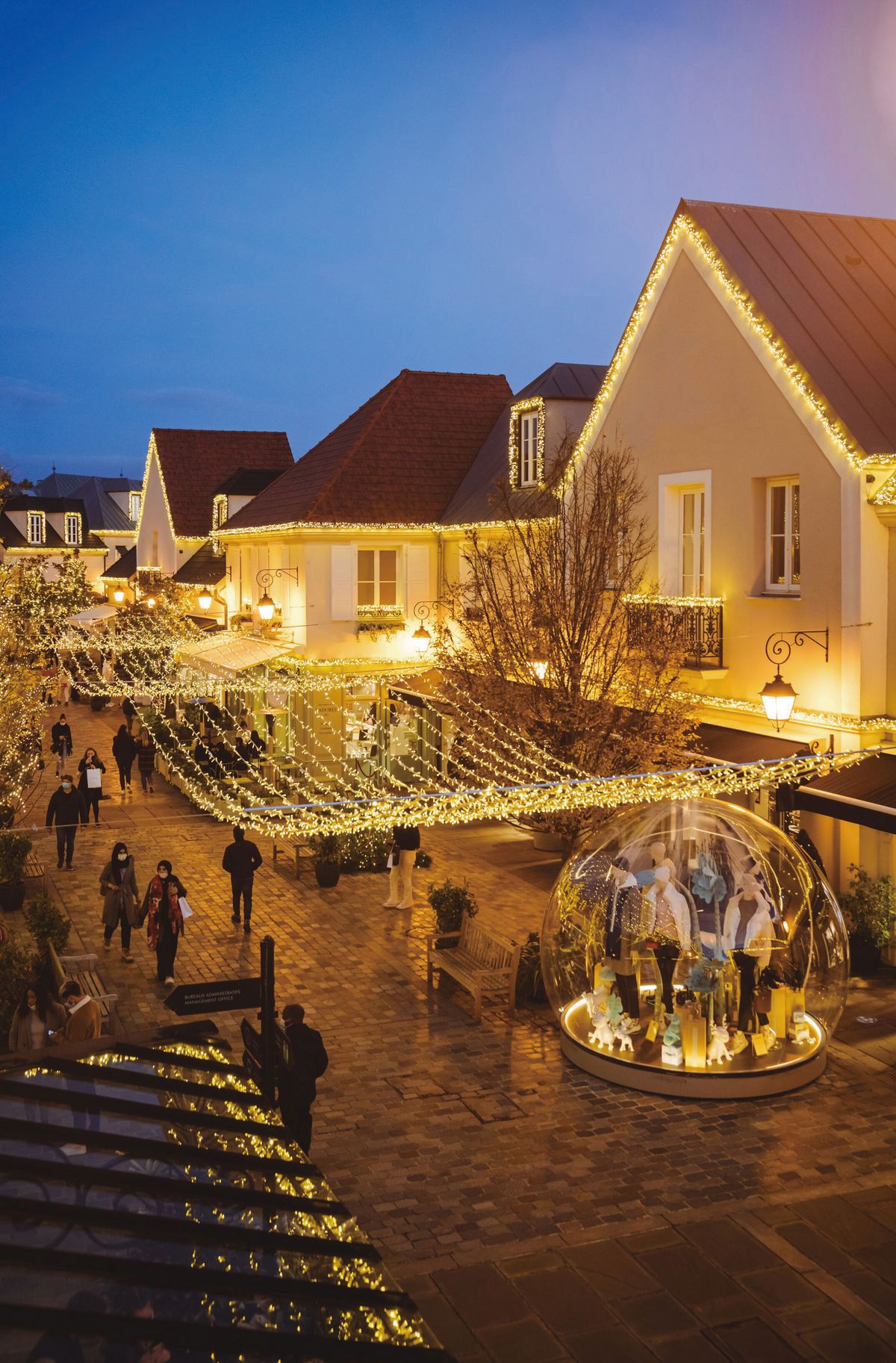 크리스마스 장식으로 연말 분위기를 가득 느낄 수 있는 라발레 빌리지.