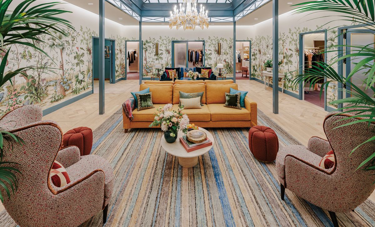 새롭게 오픈한 퍼스널 쇼핑 스위트 공간에서 프라이빗한 서비스를 제공받을 수 있다.