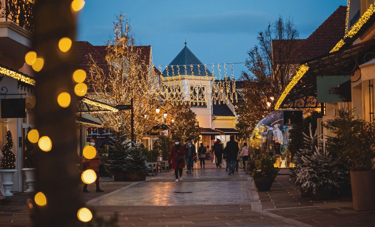 크리스마스 장식으로 연말 분위기를 가득 느낄 수 있는 라발레 빌리지.