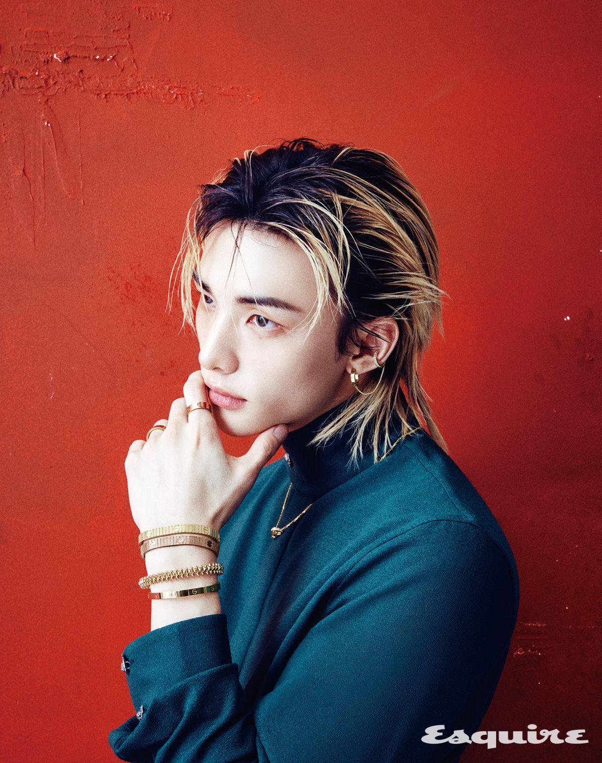 옐로 골드 LOVE 언리미티드 브레이슬릿, 핑크 골드 LOVE 언리미티드 브레이슬릿, 옐로 골드 클래쉬 드 까르띠에 브레이슬릿, 옐로 골드 LOVE 브레이슬릿(미디엄 모델), 검지에 낀 옐로 골드 LOVE 링, 약지에 낀 옐로 골드 LOVE 언리미티드 링, 옐로 골드와 브릴리언트 컷 다이아몬드가 조화를 이룬 LOVE 네크리스, 옐로 골드와 다이아몬드가 조화를 이룬 LOVE 이어링 모두 까르띠에.