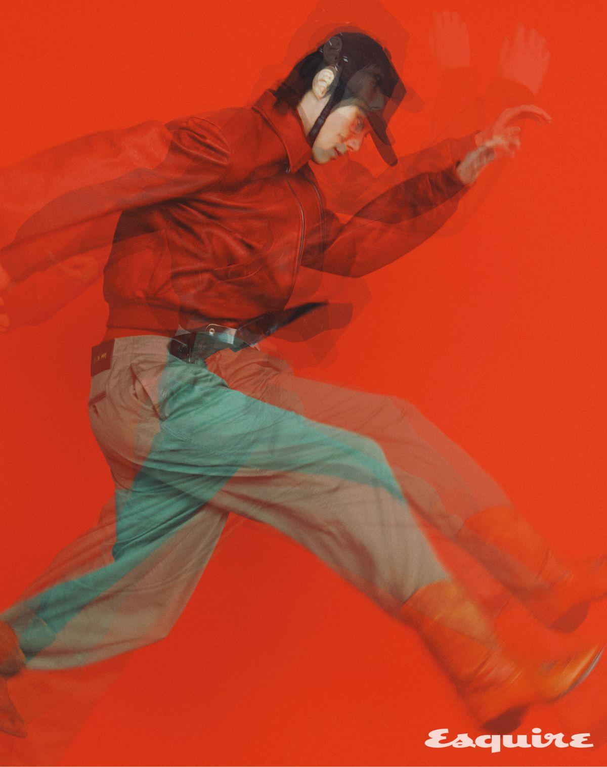 레더 재킷 128만원 렉토. 팬츠 220만원 로에베. 웨스턴 부츠 21만9000원 마칭드럼스. 라이딩 캡 가격 미정 메종 마르지엘라. 하네스 가격 미정 벨앤누보.