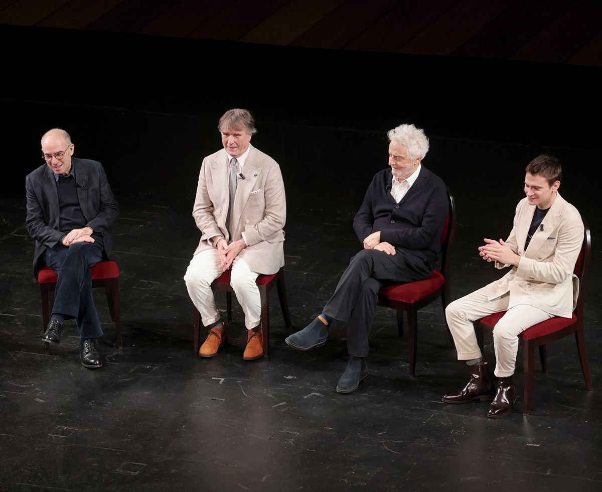 기자간담회에 자리한 감독 주세페 토르나토레, 브루넬로 쿠치넬리, 음악감독 니콜라 피오바니, 주연 배우 사울 난니. 