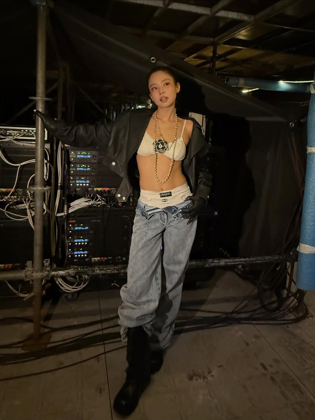 제니 패션으로 배우는 2026 팬톤 컬러 / 출처: 셀럽 SNS