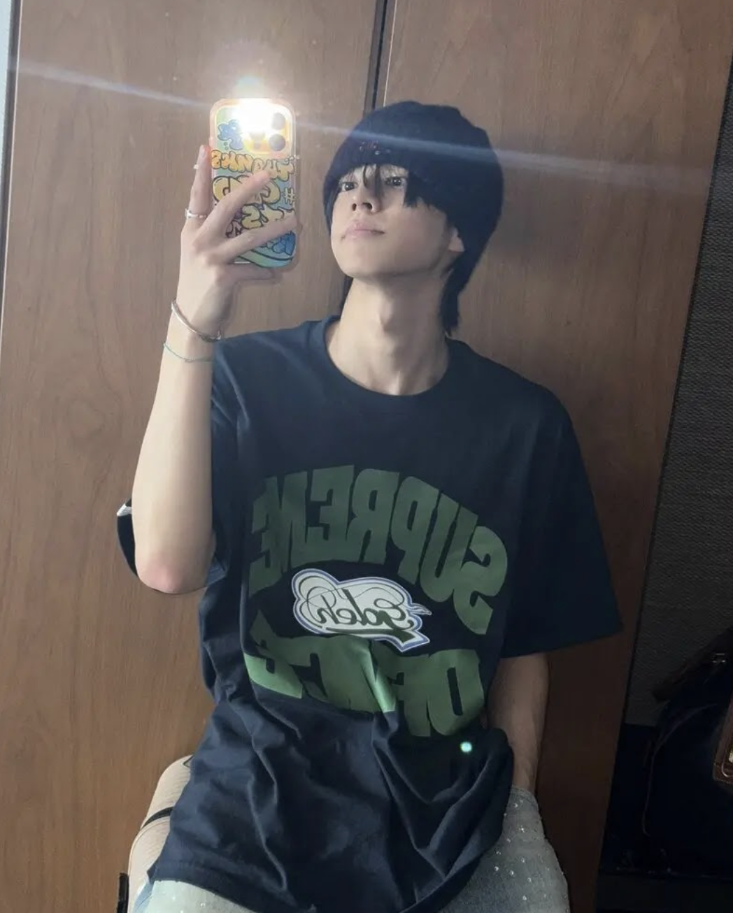 앞머리가 그대로 드러나게 비니를 착용해 내추럴한 매력을 살렸다 / 출처: 인스타그램 @tws_pledis