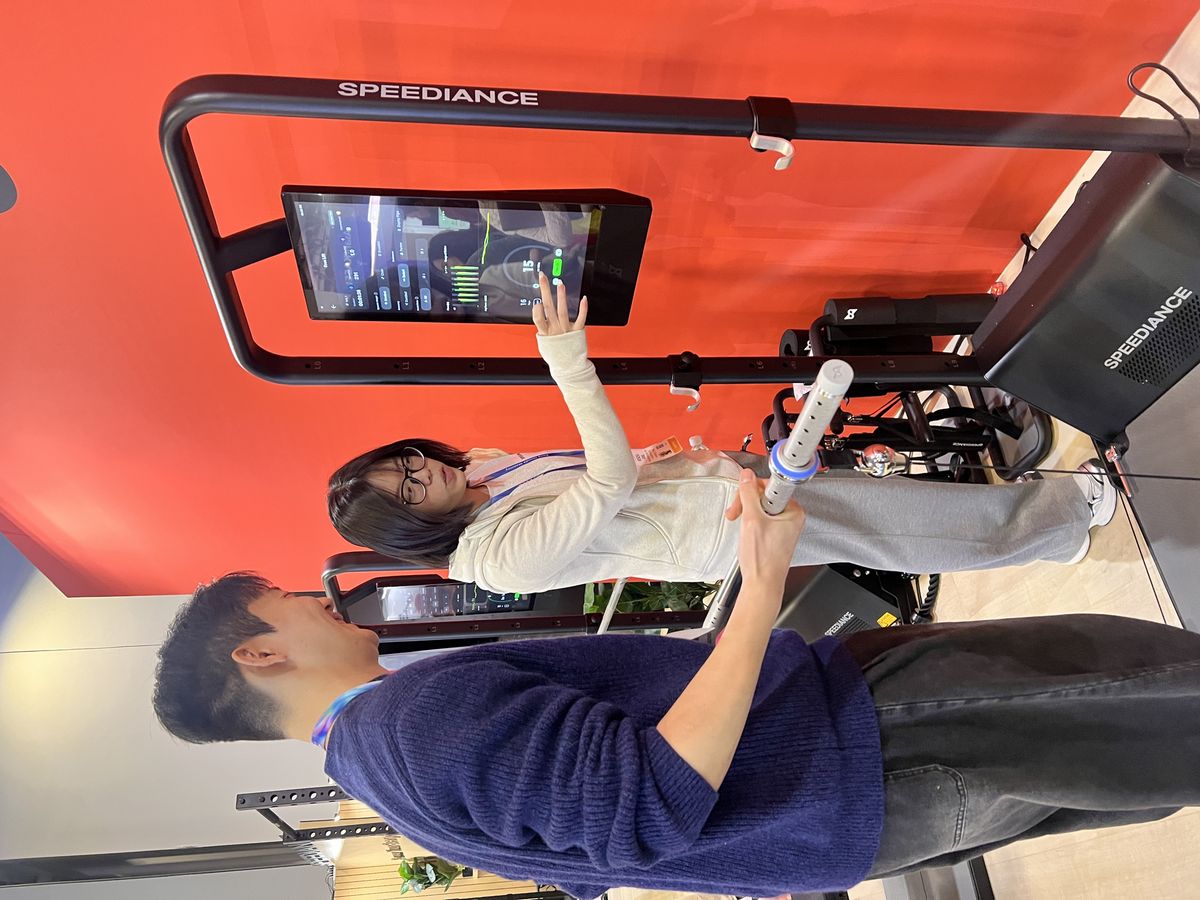 Gym Nano가 신체 정보를 체크하고 운동 계획을 세워준다.