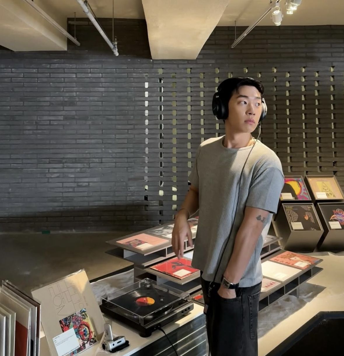 나이키 행사장에서 사진을 찍은 그레이 / 사진 출처: 인스타그램 @callmegray