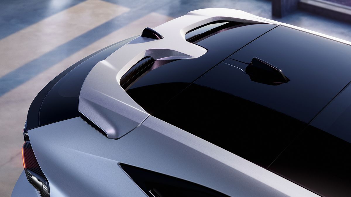 슈퍼카에 달려 있을 것만 같은 플로팅 리어 스포일러. 