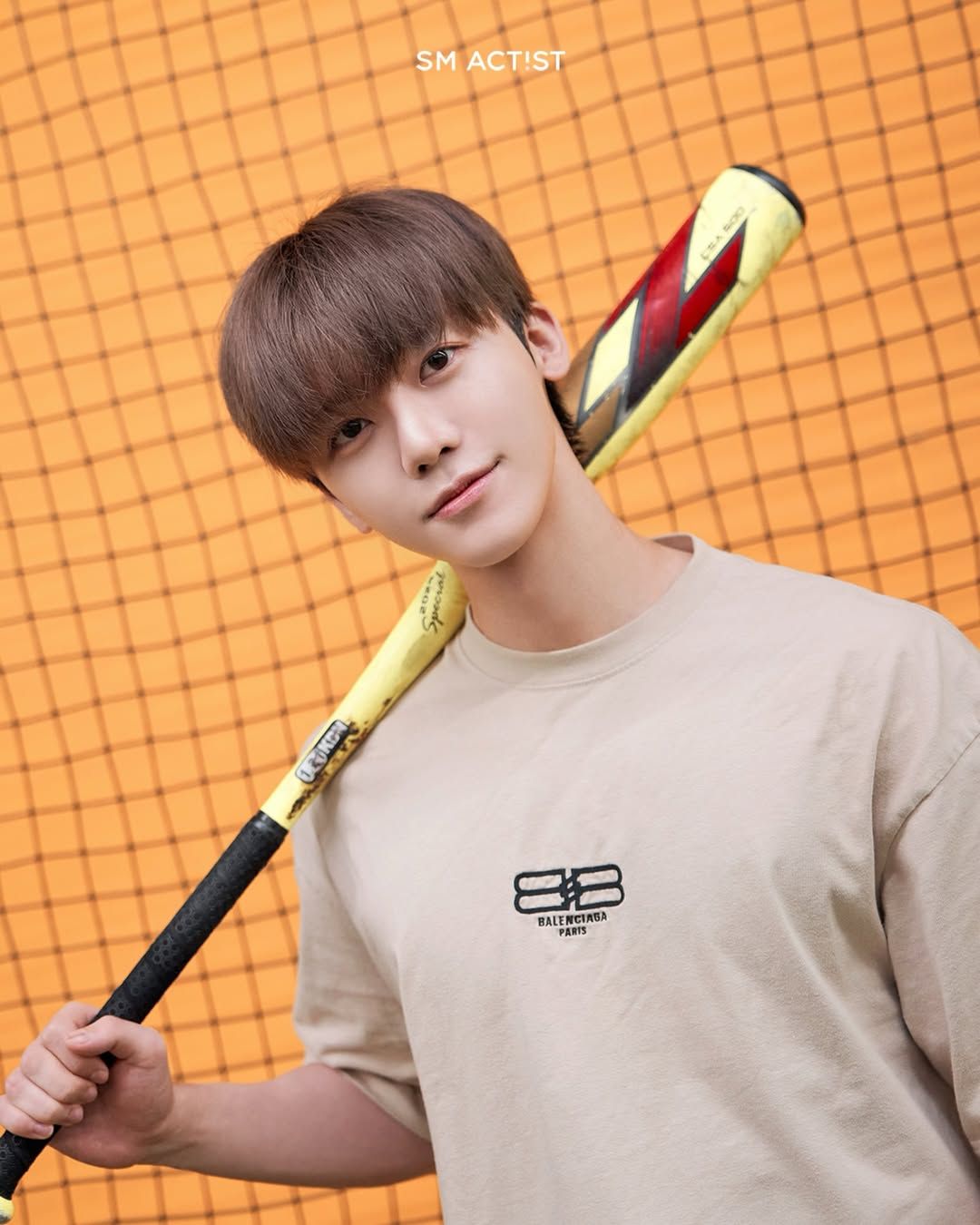 야구 배트를 든 재민 / 이미지 출처: 인스타그램 @sm_actist