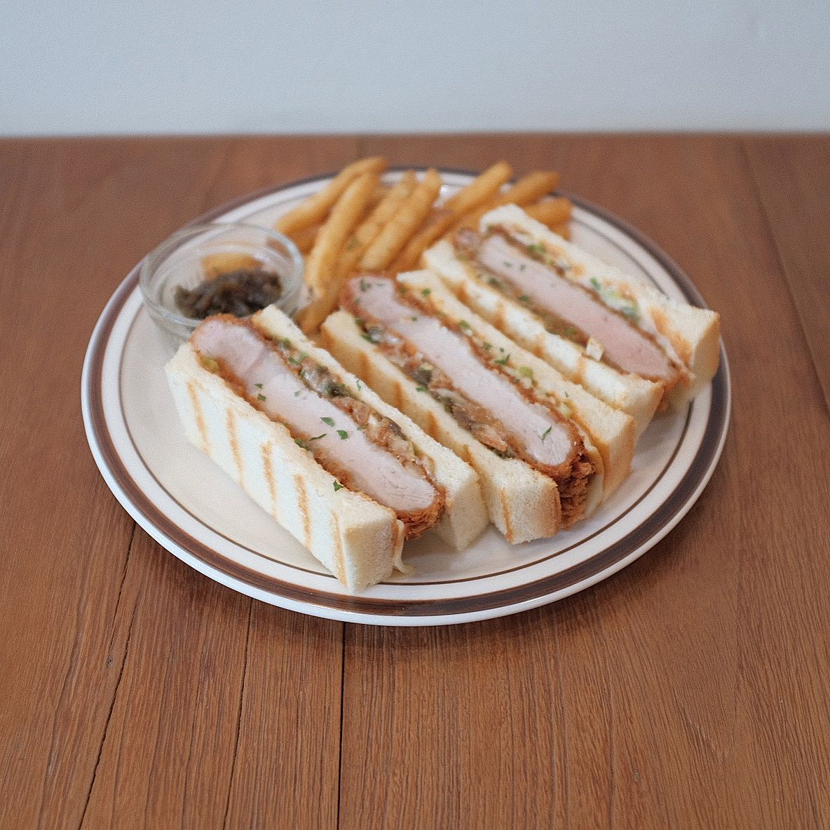 히든 인기 메뉴 카츠 산도 / 이미지 출처 : 인스타그램 @karez_curryhouse