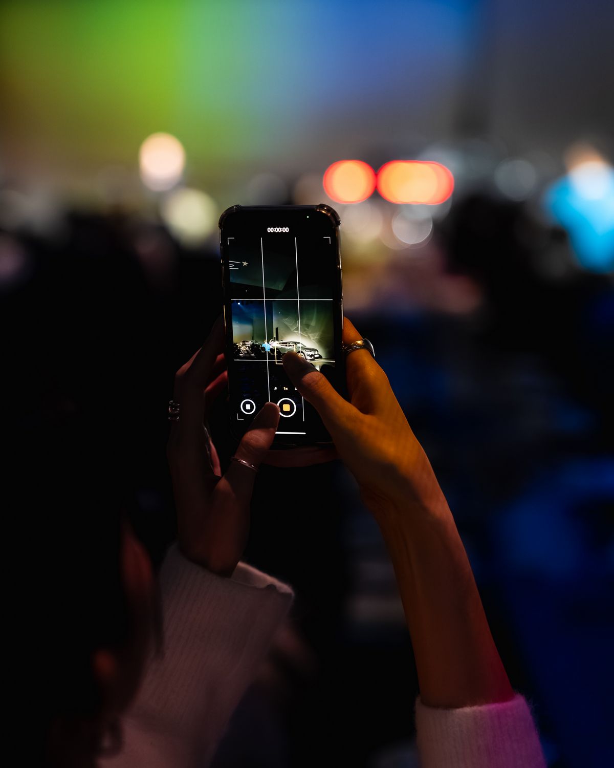 르노의 신차 FILANTE를 촬영하는 에스콰이어 클럽 멤버의 모습.