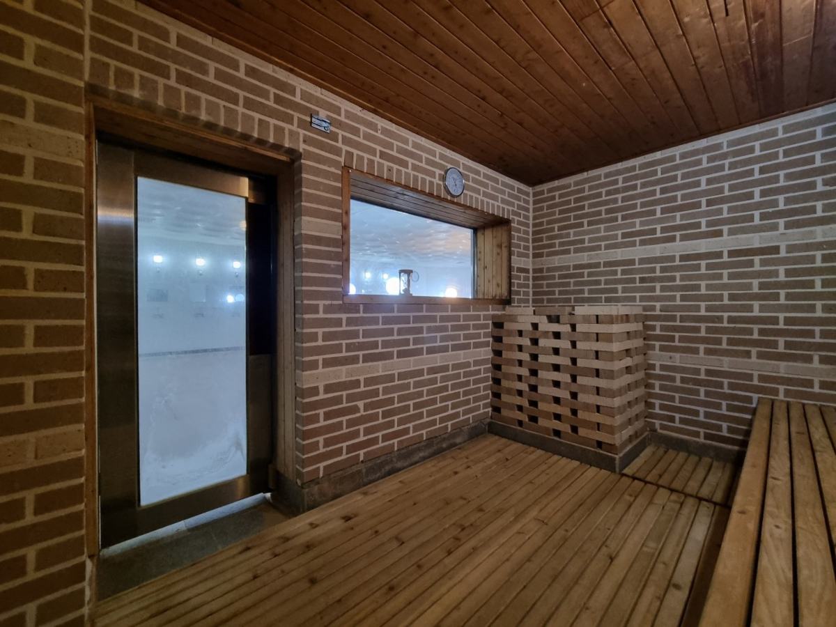 목욕탕 내부에 건식, 습식 사우나가 있어 두 가지의 다른 사우나를 모두 즐길 수 있다. | 이미지 출처: 네이버 업체 등록 