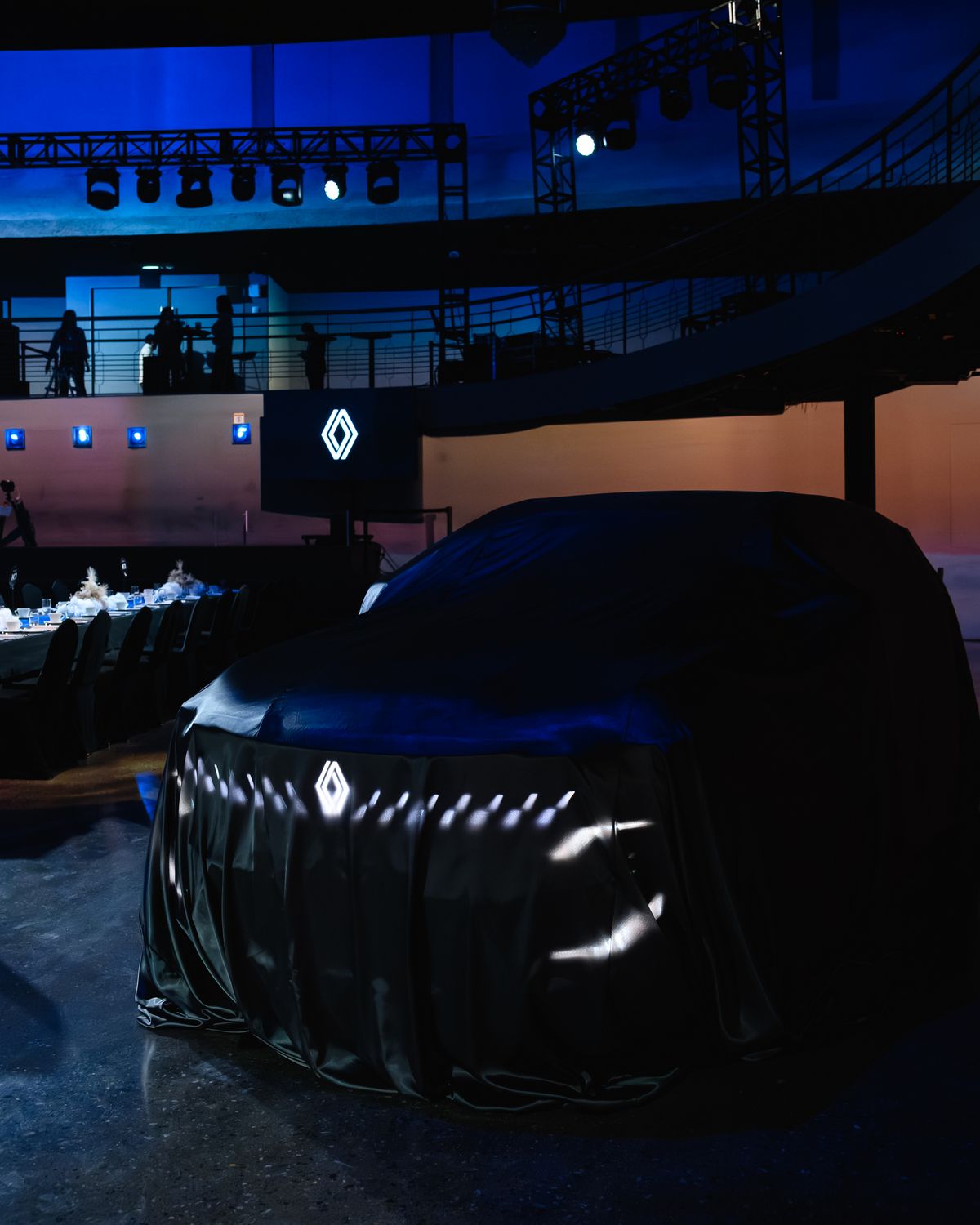 공개를 앞둔 르노 FILANTE의 전면 그릴 모습.