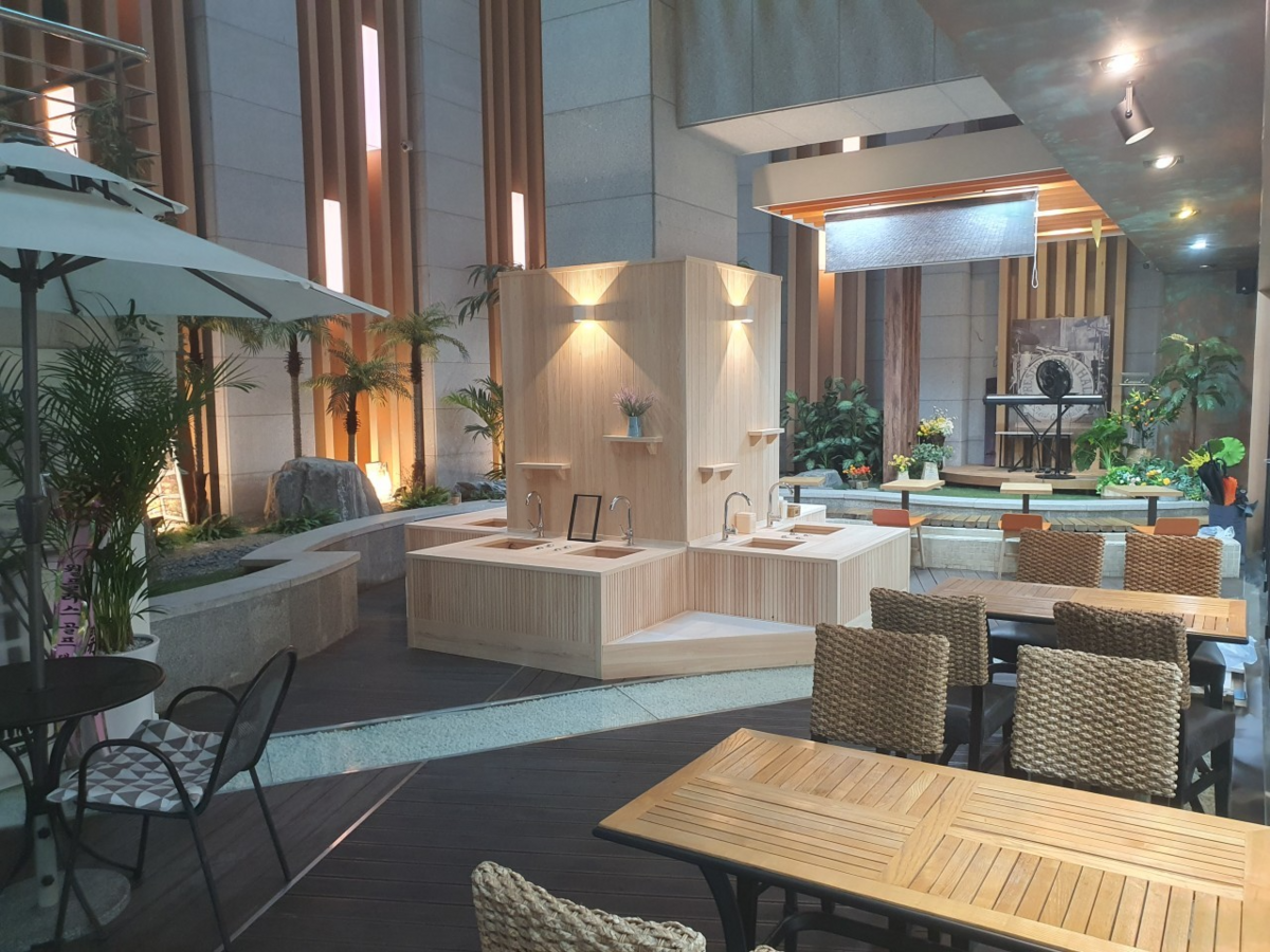 사우나를 끝내고 쌍화차와 함께 족욕 카페 '본초쌍화'에서 여유를 만끽해보자. | 이미지 출처: 네이버 업체 등록