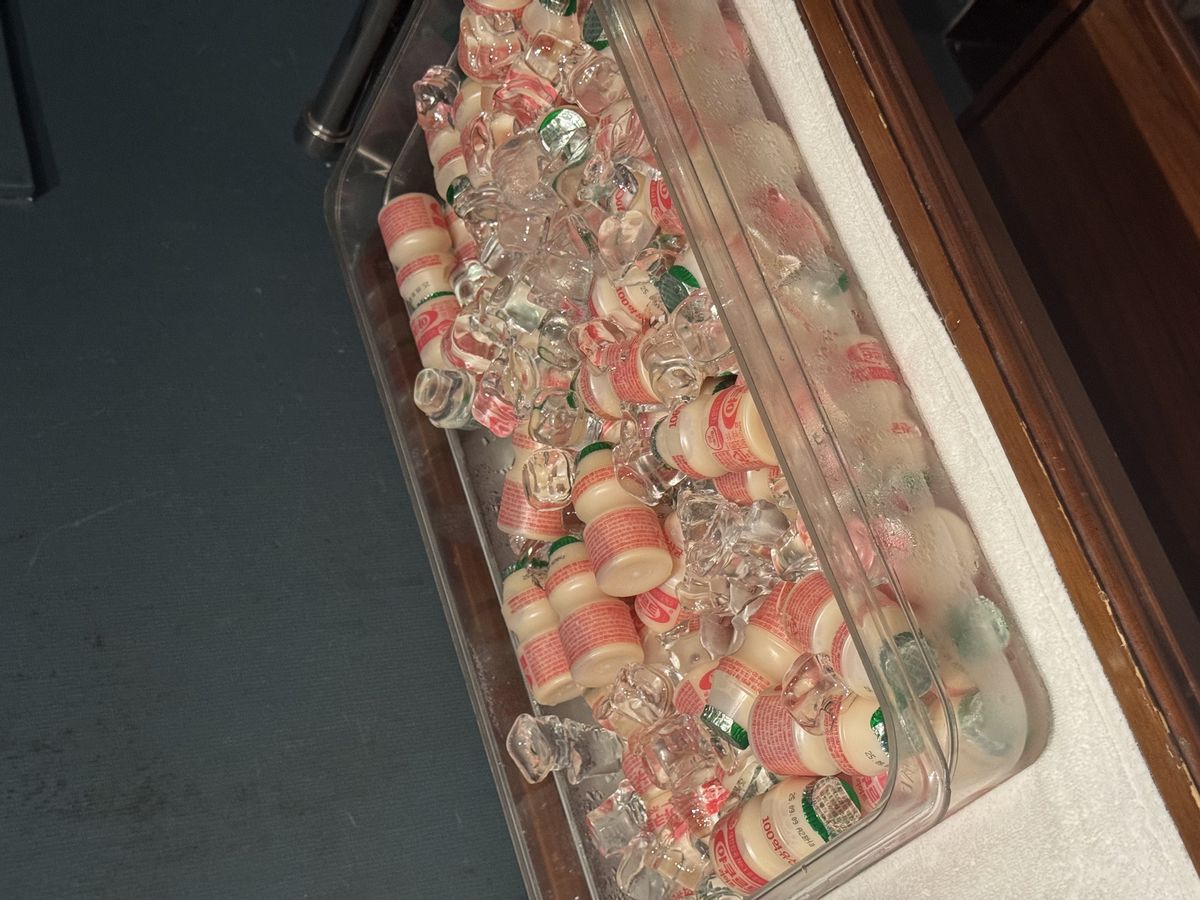 프리마스파에 가면 남성 사우나 입구에서 야쿠르트를 발견할 수 있다. | 이미지 출처: 서울의 세신사 