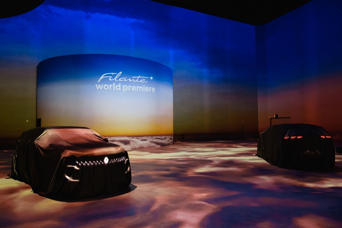 가림막을 두른채 공개를 앞둔 르노의 신차 FILANTE.