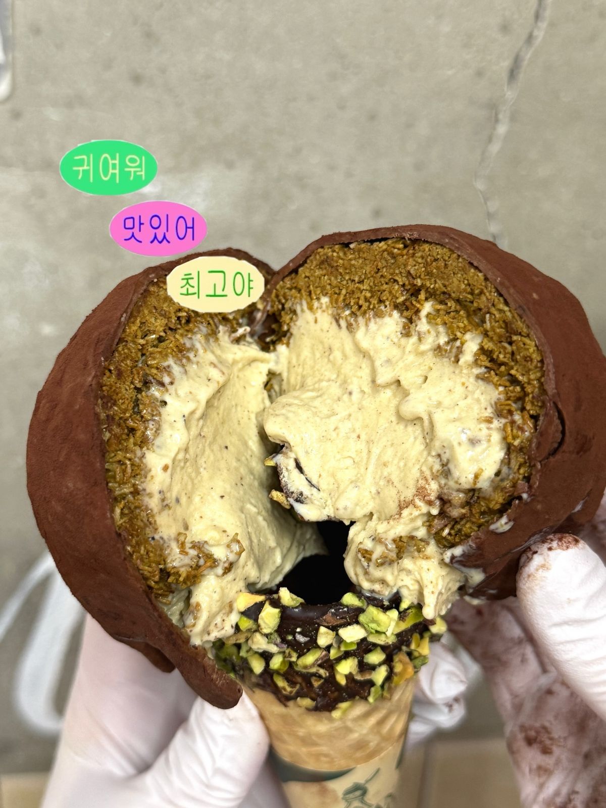 쫀득함을 두 배로 즐길 수 있는 두바이 쫀득 쿠키 젤라또. | 이미지 출처: 마망젤라또 성수점 인스타그램