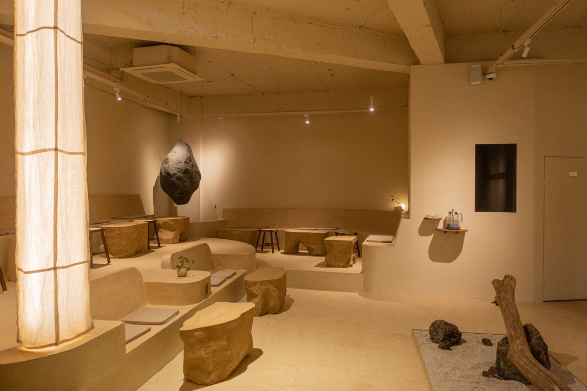 편안함을 느낄 수 있는 베이지톤의 인테리어가 돋보이는 도야하우스 내부 전경. | 이미지 출처: 네이버지도 업체 제공 이미지