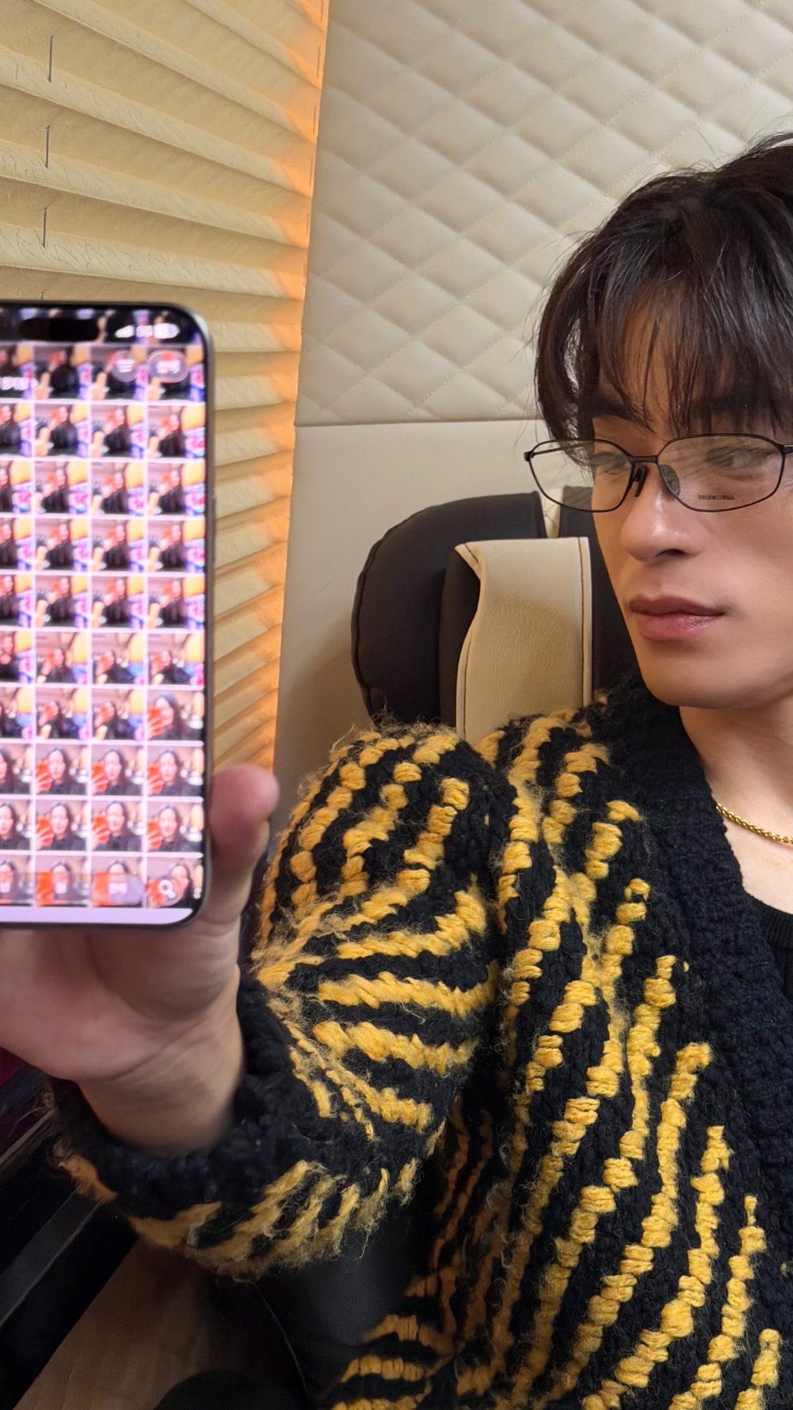 발렌시아가 안경으로 스타일링 포인트를 준 구교환 / 이미지 출처: 인스타그램(@namooactors, @m_kayoung).