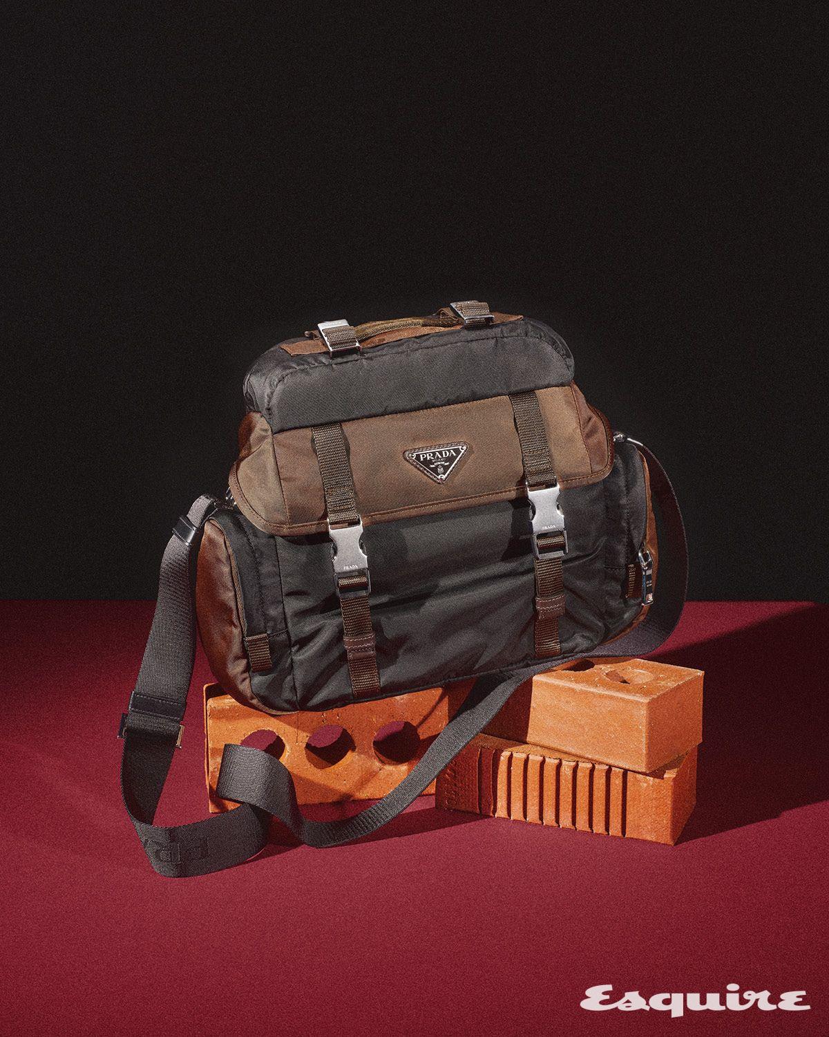 리나일론 앤 레더 숄더백 가격 미정 프라다.