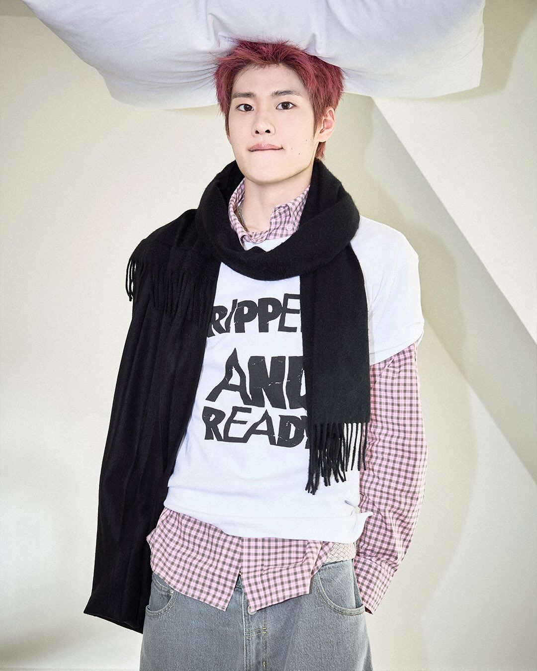 귀여운 반항미와 소년미가 공존하는 핑크 헤어의 소희 / 이미지 출처: 인스타그램(@riize_official)