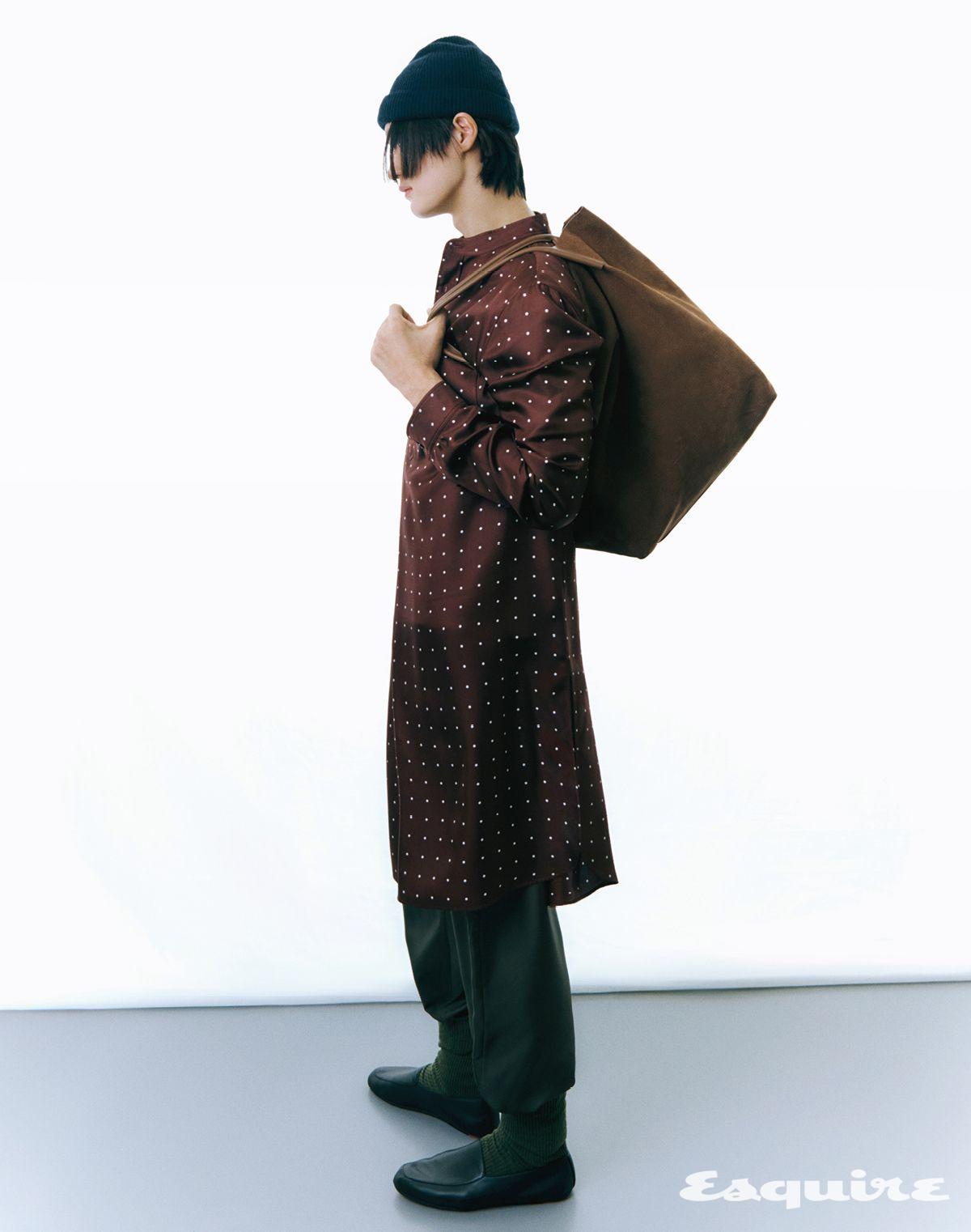 셔츠, 팬츠, 삭스, 램스킨 로퍼, 베일 XL 호보백, 비니 모두 가격 미정 로로피아나.