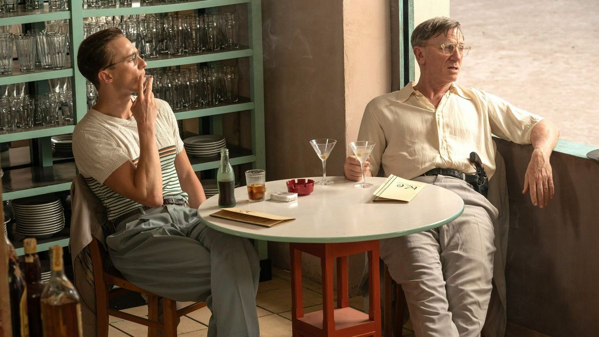 <퀴어> 속 조나단 앤더슨이 제작한 의상이다. / 출처: iMDB