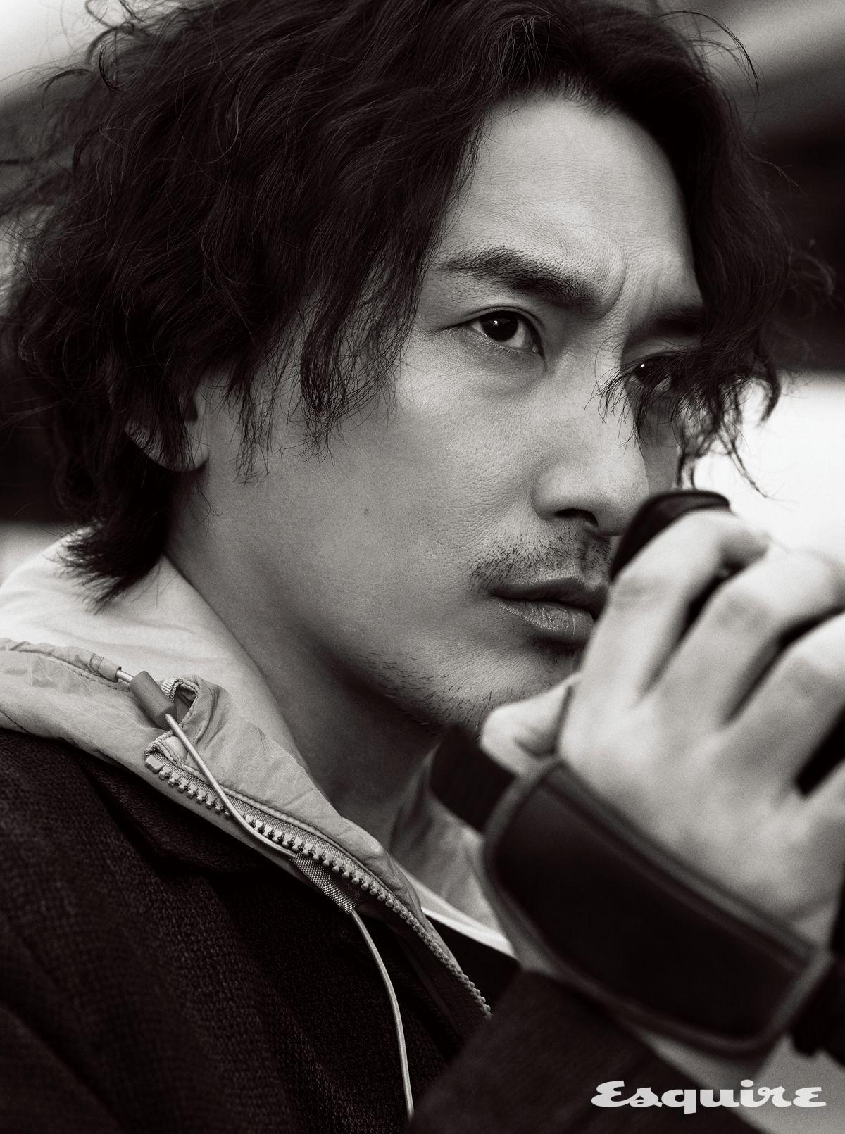 롱 코트 지용킴 by 10 꼬르소 꼬모 서울. 오렌지 컬러 후디 C.P. 컴퍼니. 이너 톱 렉토.