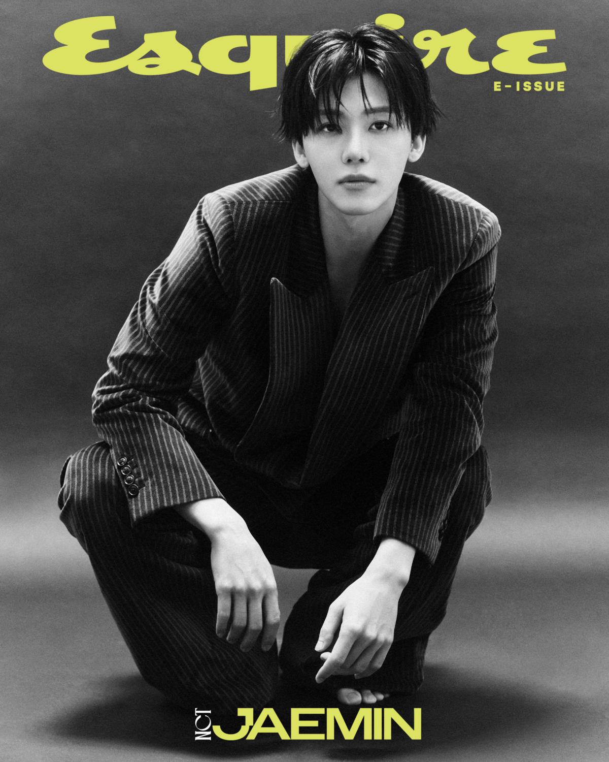 블레이저, 팬츠 모두 아미리. 