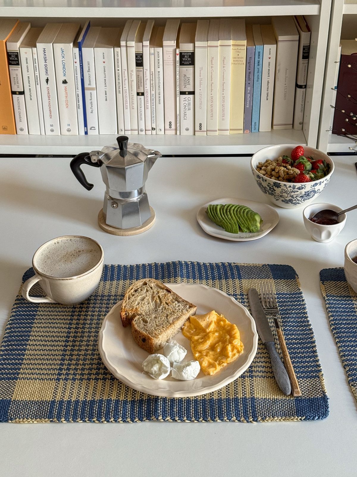 아침으로 든든한 계란 요리 / 이미지 출처 : 인스타그램 @p.l.a.t.a.b.l.e