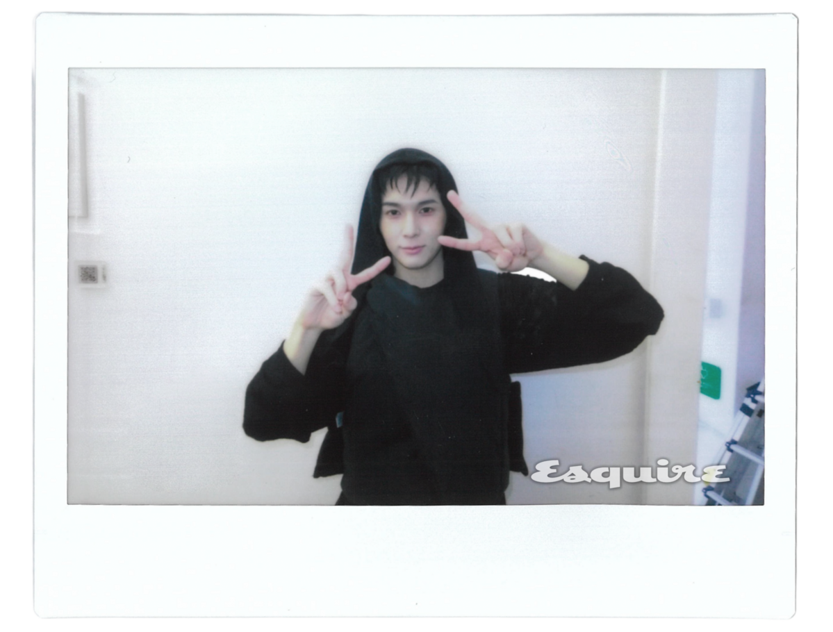 에스콰이어와 만나 컴백 앨범 'ROCK THE NATION'과 관련해 인터뷰를 진행한 유건