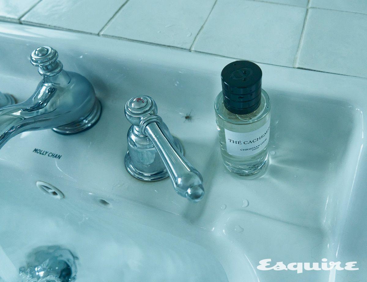 이미지 캡션 영역