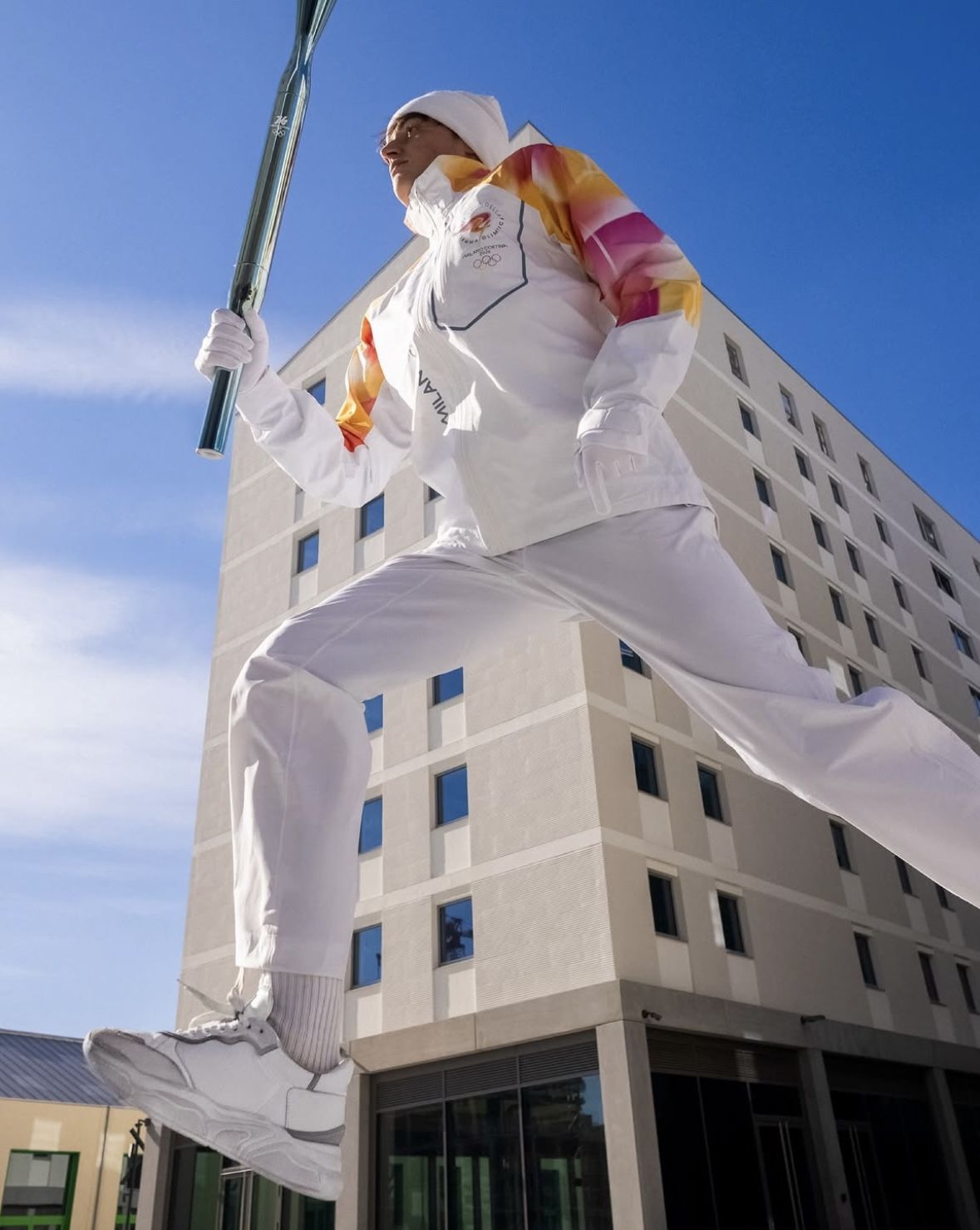 성화 봉송 주자의 유니폼 이미지 / 이미지 출처: 살로몬.