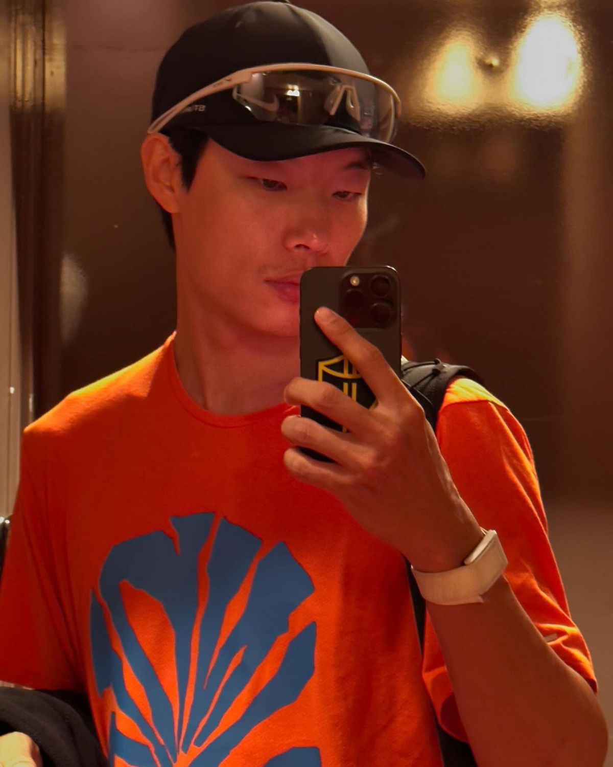 러닝 캡과 고글의 조합은 100점 스타일링. / 이미지 출처 : 인스타그램 @ryusdb