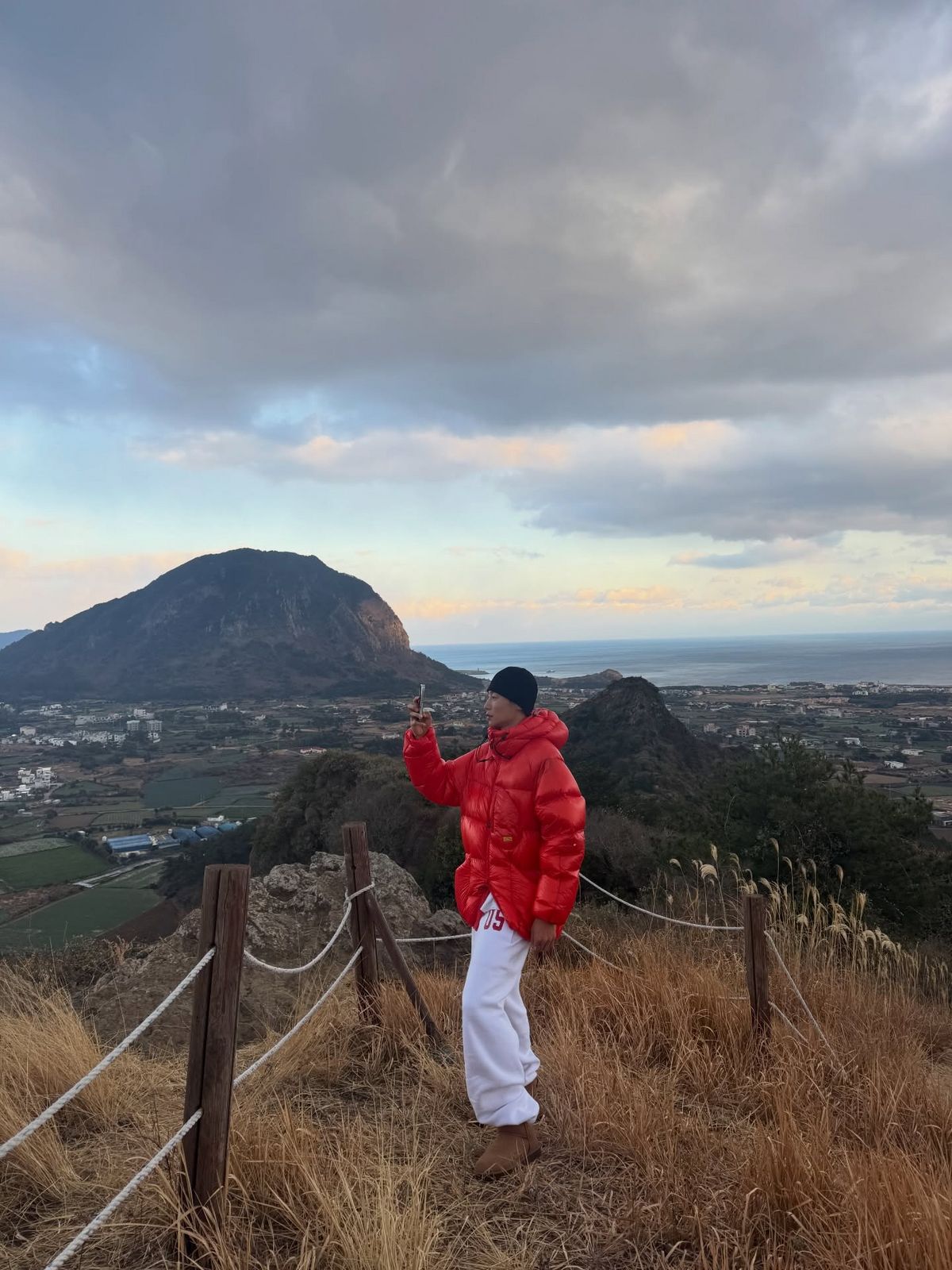 센스 넘치는 아웃도어 룩으로 팬층이 늘고 있는 모델 이세한. 이미지 출처 : 인스타그램 @sehanism 