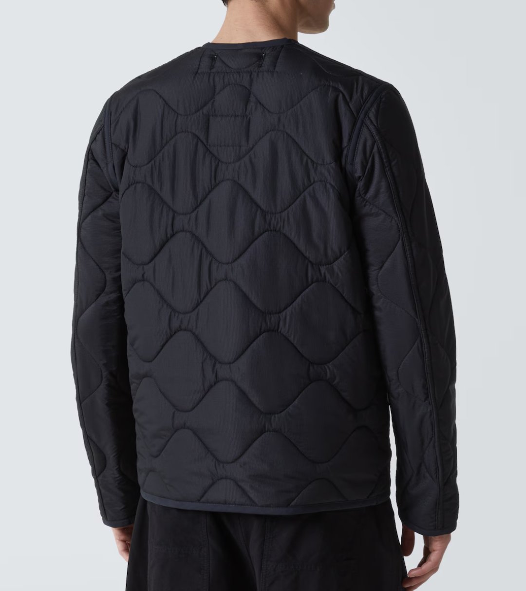 아크 에어 퀼팅 립스톱 재킷의 뒷모습 / 이미지 출처: 준야 와타나베