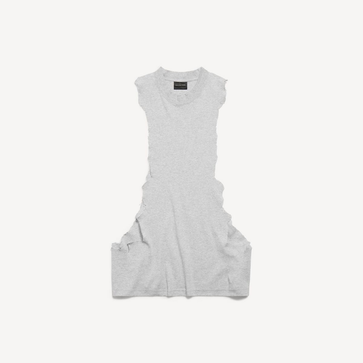 어떻게 찢어도 스트릿 무드를 한껏 살려주는 디스트레스드 디테일 아이템 / 이미지 출처: 발렌시아가.