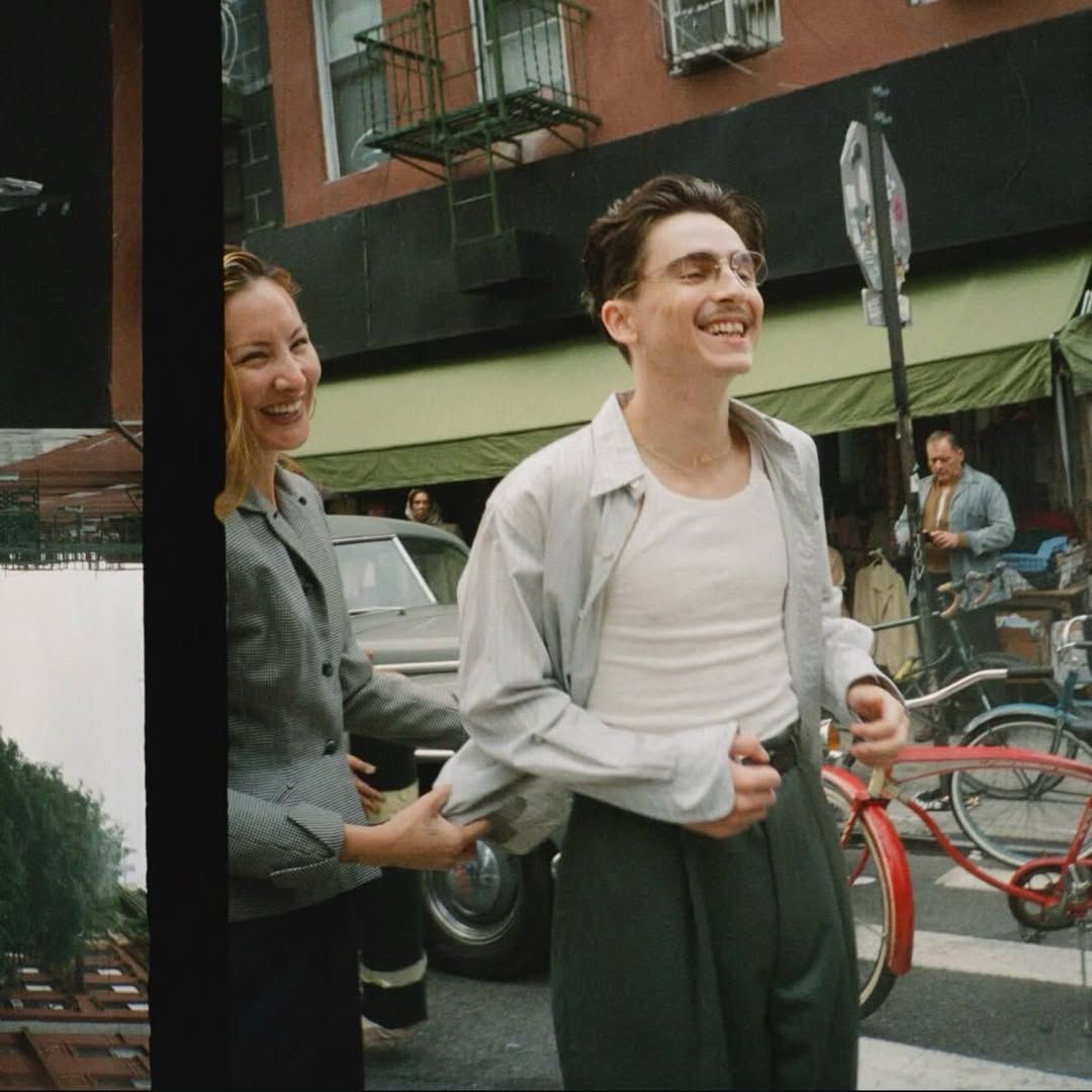 1950년대 뉴욕 배경 속 마티를 재현한 티모시 샬라메 / 이미지 출처: 인스타그램(@miyakobellizzi).