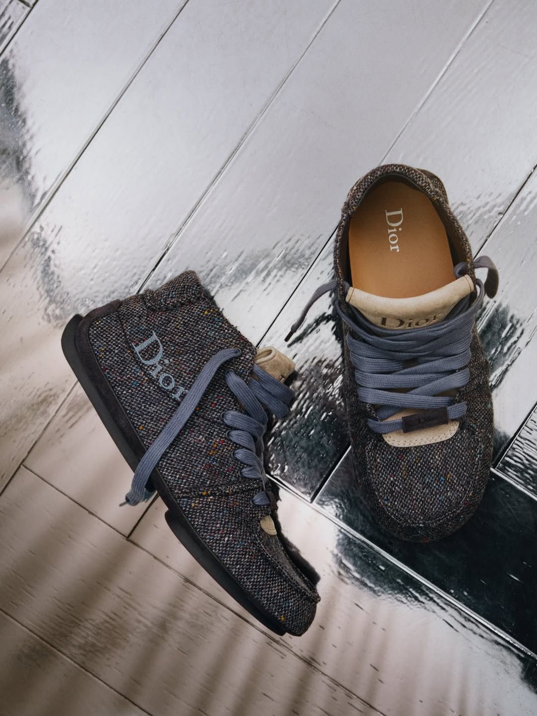 웨어러블한 구조와 캐주얼한 패브릭을 활용한 디올 스니커즈. / 이미지 출처: 디올