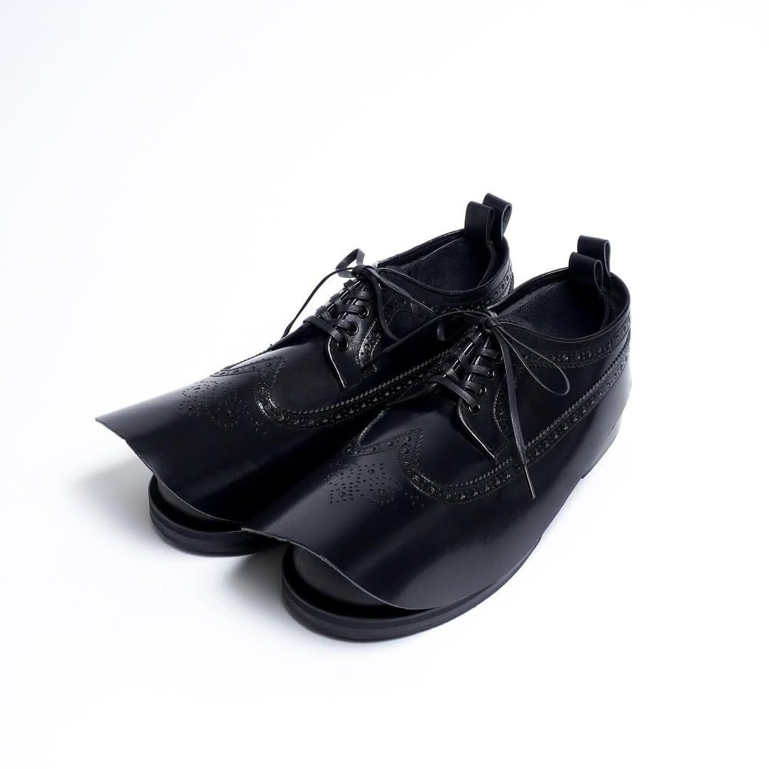 꼼데가르송 옴므 플러스와의 협업한 키즈러브게이트 슈즈 / 이미지 출처: 인스타그램(@kidslovegaite).