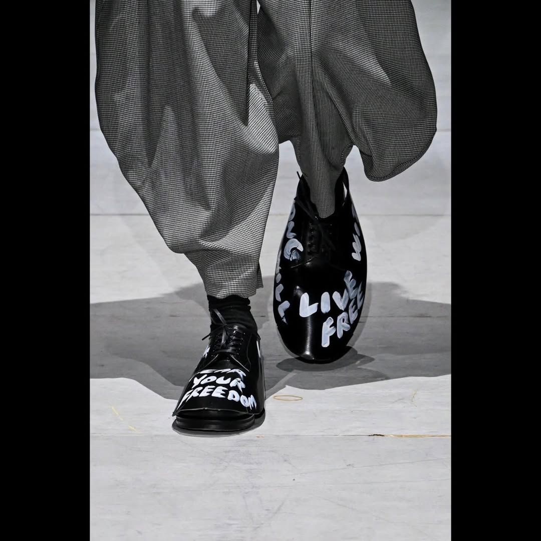 꼼데가르송 옴므 플러스와의 협업한 키즈러브게이트 슈즈 / 이미지 출처: 인스타그램(@kidslovegaite).