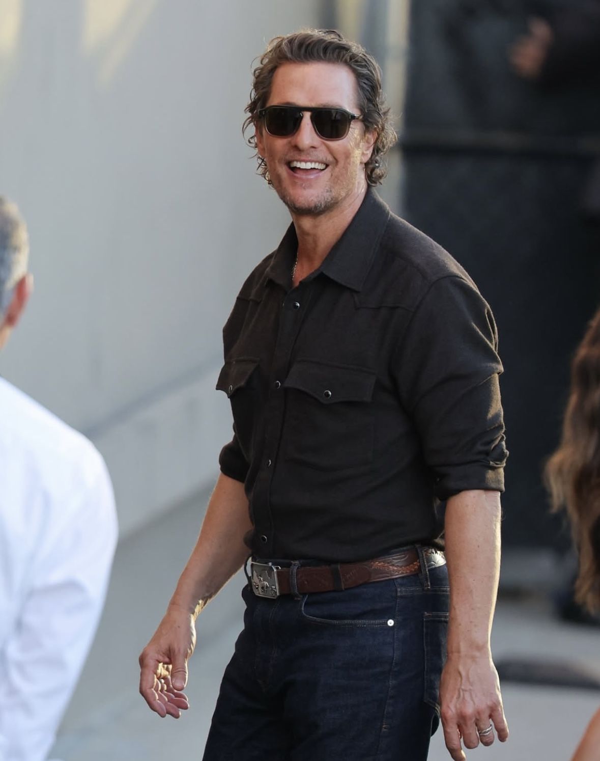 2025년 LAX(로스앤젤레스 국제공항)에서 사진을 찍힌 매튜 맥커너히의 모습 / 이미지 출처: 게티 이미지. 