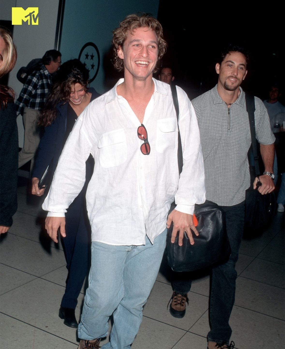 1997년 LAX(로스앤젤레스 국제공항)에서 사진을 찍힌 매튜 맥커너히의 모습 / 이미지 출처: 인스타그램 @mtvla