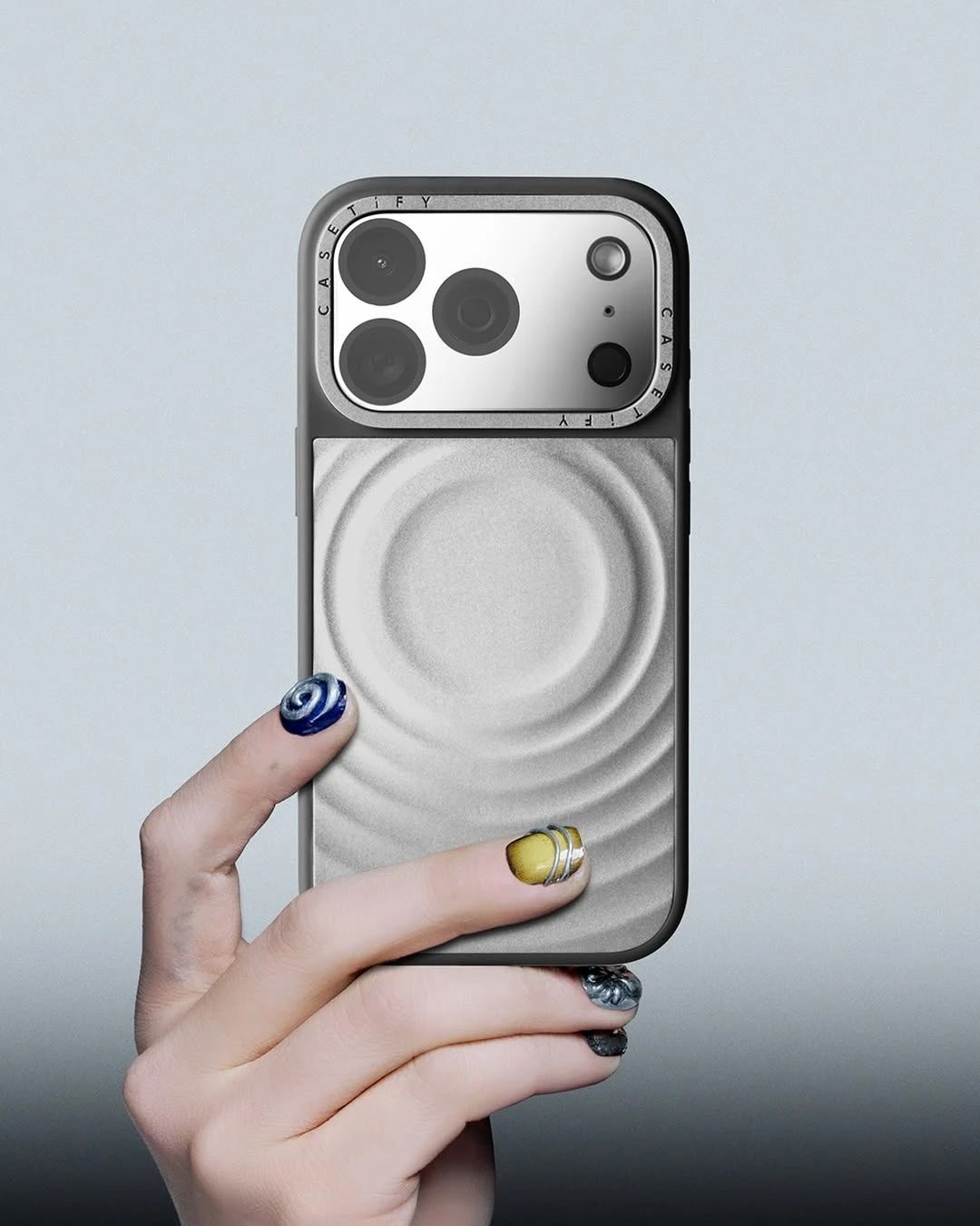 두 가지로 나누어 전개 되는 지드래곤과 케이스티파이의 캡슐 컬렉션 그 중 첫번째 컬렉션인 ‘크로마틱: 형태’는 1월 26일 공개 됐다./ 이미지 출처: 케이스티파이 castify 