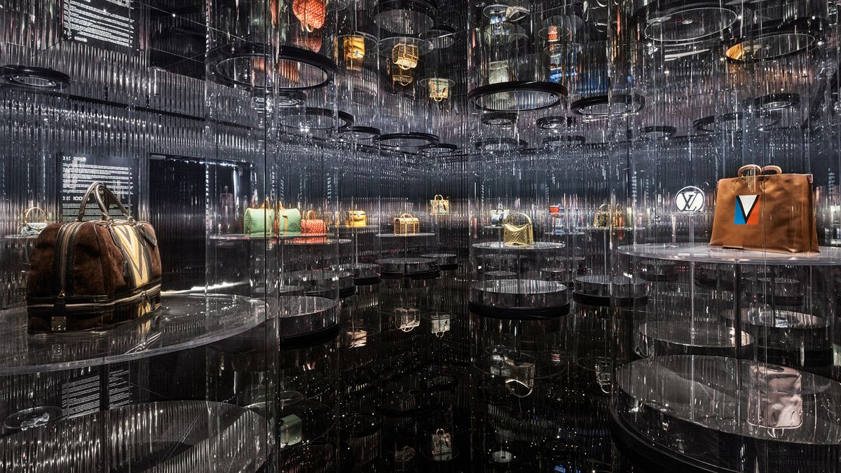 루이 비통의 아이코닉한 인물, 퍼렐 윌리엄스, 마크 제이콥스, 킴 존스, 버질 아블로 등 하우스의 유산을 한자리에서 만나볼 수 있는 아이콘 룸. / 이미지 출처: 루이 비통