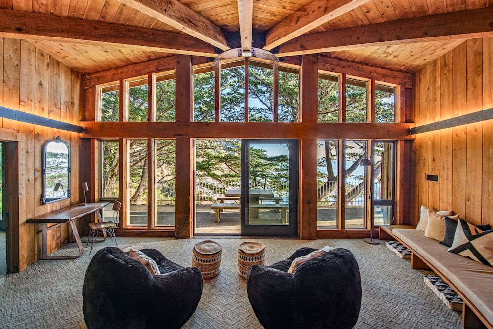 빅서의 상징적인 치유 리트리트, 에살렌 인스티튜트의 숙소 모습이다. / 출처: 에살렌 인스티튜트 웹사이트