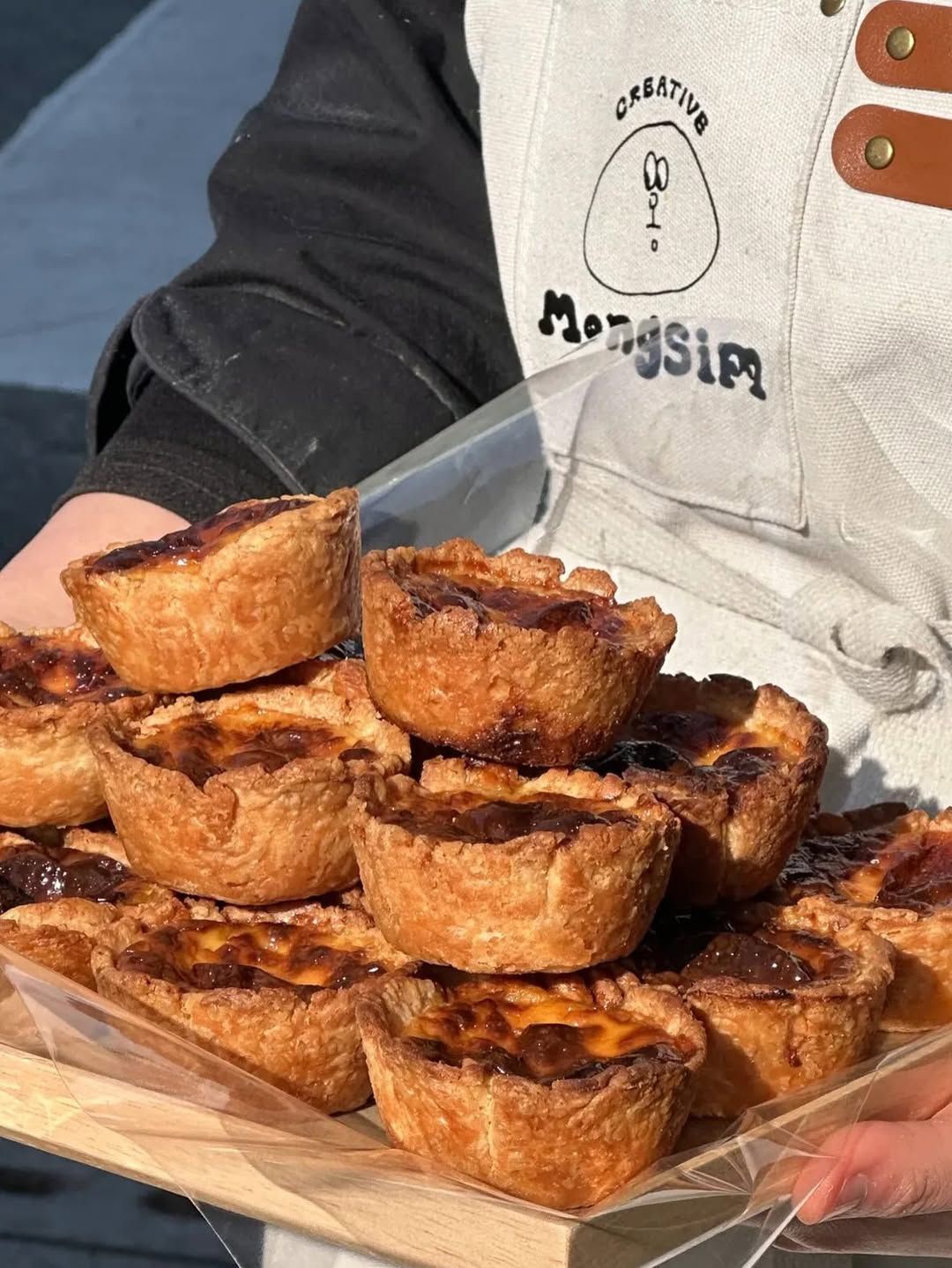 휘낭시에와 함께 몽심의 시그너처 메뉴 에그 타르트. | 이미지 출처: 업체 인스타그램