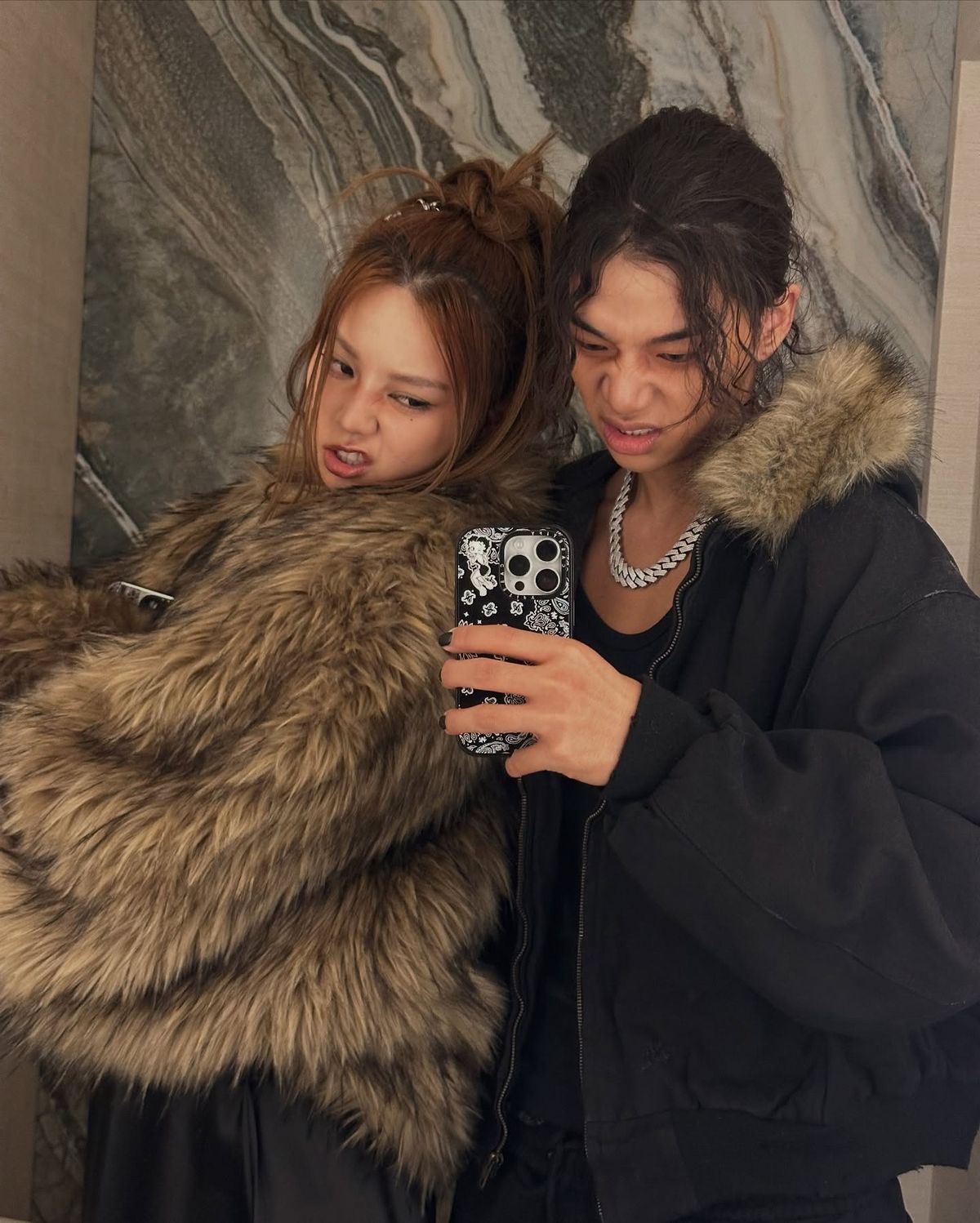  빈티지 펌으로 다양하게 연출한 타잔 / 이미지 출처 : 인스타그램 @tarzzan 