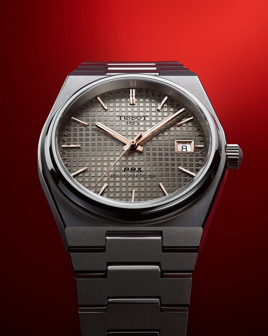 1978년의 헤리티지를 현대적으로 재해석해 입문용 스포츠 워치의 새로운 기준을 제시한 티쏘 PRX 오토매틱 80 / 이미지 출처 : 티쏘