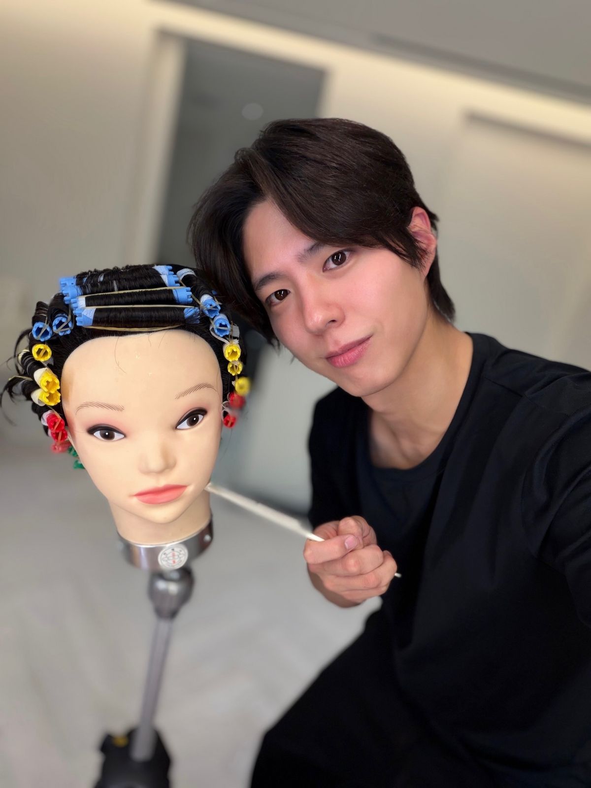 가르마를 중심으로 이마를 자연스럽게 드러낸 박보검 / 이미지 출처 : 인스타그램 @bogummy 