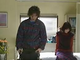 시대를 한참 앞서간 기무라 타쿠야. 지금 이렇게 입고 나가도 이상하지 않을 것 같다. 